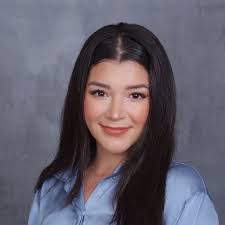 Katelyn Knox's Instagram, Twitter & Facebook