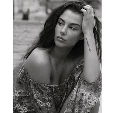 A férfimagazinok háttérbeszorulásával az ízléses, igényes, érzéki, de nem feltétlenül akt fotók plattformja szinte teljesen eltűnt, amit én személy szerint nagyon sajnálok. Toth Andi Andee Photos Facebook