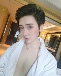 Chàng trai mặt rắn' xuất hiện trở lại với hình ảnh gầy tong teo, bị anti  fan lao vào chê bai nhưng anh chàng đơn giản đáp trả lại bằng một câu