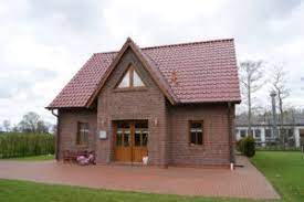 Drei giebel gewähren einen besonderen ausblick auf reit im winkl sowie die umliegenden berge. Dreigiebelhaus Bauunternehmen Bents