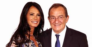 On le sait tous, la plus grande crainte que peuvent avoir les personnalités publiques, c'est de voir la tentation de pouvoir surfer sur le buzz de leur mère ou de père pour se faire un nom dans une. Nathalie Marquay L Epouse De Jean Pierre Pernaut Partage Une Video De Leur Plongee Marine
