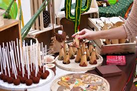 Candy Bar Gouter Sweet Table Theme Far West Indiens Et Cowboys Chez Salesforce Par Studio Candy Petits Cones De Glac Sable Decore Bonbon Chocolat Praline