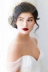 Side chignon with birdcage veil. Wyjatkowy Makijaz Na Twoj Slub In 2020 Veil Hairstyles Wedding Veil Vintage Vintage Wedding Hair