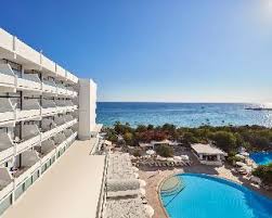 This luxury five star hotel is situated on the most beautiful sandy beach in cyprus with breathtaking views . 5 Sterne Hotel Grecian Bay In Ayia Napa Zypern Zypern