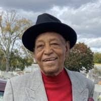 Alexis Satchell's Instagram, Twitter & Facebook