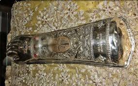 Διδάχτηκε την ευσέβεια και την κατά χριστόν πίστη από τους προγόνους του κι έζησε στους χρόνους του θεοδοσίου του μεγάλου. To De3i Xeri Toy Agioy Efraim Toy Syroy Fwto Ekklhsia Online