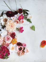 Add another piece of wax paper on top to keep the flowers free of ink and shut the book. Pretty Paper Flowers Flower Magazine