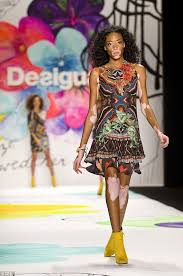 Black And White Skin Condition Model Model With A Rare Skin Condition Proudly Walks The Runway At Nyfw Fashion Model Vitiligo Model