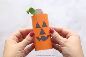 A la maison, je garde systématiquement les tubes en carton vides afin de bricoler avec les garçons. Diy Quatuor D Halloween En Rouleaux De Papier Toilette Bambinou