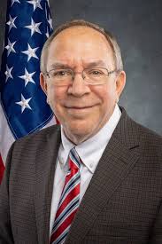 WARNING: EXPLICIT MESSAGES‼ Court documents say former Shelbyville School  Board member David Finkel was exchanging explicit messages and photos with  teenagers in a different states while posing as a woman. He's charged