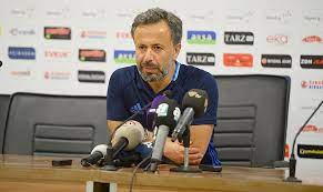 Yeni malatyaspor teknik sorumlusu hakan çalışkan, ligin en fazla pas yapan takımının beşiktaş olduğunu vurgulayarak, bu bizim için sürpriz olmadı pas yüzdesi olarak. Caliskan Yardimciligi Kabul Etmemis Malatya Haber
