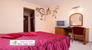 Aflat in statiunea calimanesti caciulata, hotel orizont cozia *** pune la dispozitia turistilor 96 de locuri de cazare (19 camere matrimoniale, 24 camere twin si 4 apartamente). Hotel Orizont Cozia Caciulata Oferte Tratament Caciulata