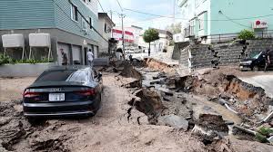El sismo, que también se sintió en tokio, donde registró un 4 en la escala japonesa, se produjo alrededor de las 11:08 pm, según la agencia meteorológica. Un Fuerte Terremoto Causa Al Menos Cuatro Muertos En Japon