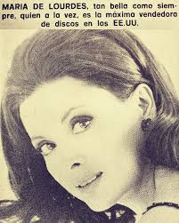 Maria de Lourdes con su gran amigo José Ángel Espinoza Ferrusquilla.  Estarán escuchando la canción que Ferrus escribió para ella? Lo bueno o lo  malo que llevas por dentro, lo enseñan tus