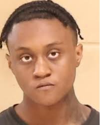 🚨 WALMART WOES: WHEN YOU FUMBLE THE FIREARM 🚨 Sunday evening at the  Shreveport Barksdale Hwy Walmart, two armed men rolled in with bad  attitudes and worse judgment. Reportedly, Jeffrey McDay, thought