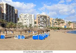 Málaga est la capitale de la province éponyme située dans le sud de l'espagne et à un « jet de pierre » du maroc. Malaga Espagne Plage Malaga Chaises Region Suntanning Spain Andalousie Sablonneux Canstock