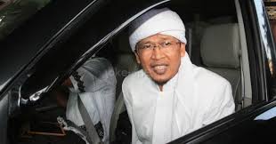 Aa gym meminta pihak berwenang tegakkan keadilan terkait kasus penyerangan polri berujung 6 pendukung habib rizieq tewas ditembak, selasa (8/12/2020). Jokowi Divaksin Covid 19 Netizen Beri Sindiran Nyelekit Ke Aa Gym Okezone Nasional