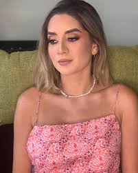 Daniela, hermana de la novia 👰🏻‍♀️ ❤️ Sus ojos fueron protagonistas, sin  duda un maquillaje que va acorde a su tono de piel y con el vestido se veía  aún mejor 😍🥰