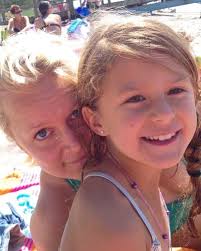 Världens bästa Hildis har blivit stor, 18 år idag 🥳💗 Jag är stolt över  dig! Då, nu och för alltid 💗. Paljon Onnea Äidin kulta 💛. Kom ihåg att  sjunga: ”I did