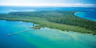 The bay is 35 kilometres across at its widest point. Moreton Bay Scenic Tour V2 Helicopters