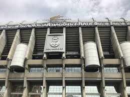 Hiszpańskie media informują, że z zespołem może pożegnać się pięciu zawodników, którzy jeszcze do niedawna stanowili o sile zespołu. Stadion Realu Madryt Santiago Bernabeu Estadio Santiago Bernabeu