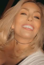 Samantha Brink's Instagram, Twitter & Facebook