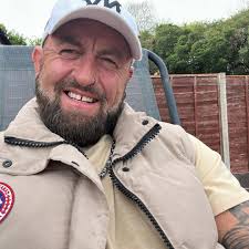 Gutting news that our Dazzler has passed away. James (Darrens son) wants  all his friends to know the funeral is next Thursday 12pm and to wear a red  tie or something red.