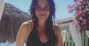 Geçen ay oyuncu deniz uğur bu karara itiraz etmiş ve çocuklarının. Deniz Ugur Un Bikinili Fotografini Oglu Cekti Deniz Ugur Dan Fotografcima Asigim Paylasimi Galeri Magazin