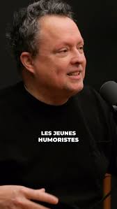 JE VOUS PRÉSENTE MON STAGIAIRE! Il s'appelle Julien Dion. C'est un jeune  homme brillant qui compose de la musique, trippe sur l'humour de Dave  Chappelle et espère rencontrer Yes Mccan pendant son