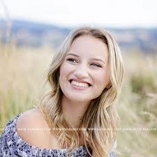 Anna Graf's Instagram, Twitter & Facebook