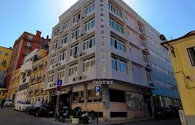 I will not talk in detail about my thoughts regarding this area, i will only say that this is the first place in the history of my travels when i took off my jewelry and hid them in my bag. 10 Best Areas To Stay In Lisbon Where To Stay Easy Travel 4u