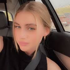 Email Address of @lillythumm Instagram Influencer Profile