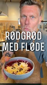 𝗩𝗮𝗿 𝗱𝗲𝗿 𝗻𝗼𝗴𝗲𝗻, 𝗱𝗲𝗿 𝘀𝗮𝗴𝗱𝗲 𝗱𝗮𝗻𝘀𝗸 𝘀𝗼𝗺𝗺𝗲𝗿?  🇩🇰☀️🍓, Rødgrød med fløde er nok den perfekte dessert til de varme  sommerdage. Af samme grund er den også en del af vores 'Sæson  sommer'-kursus. Du kan se ...