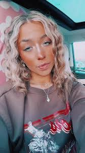 Leila Silverman's Instagram, Twitter & Facebook