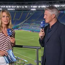 Jessy wellmer ist eine deutsche journalistin und fernsehmoderatorin. Jessy Wellmer Bastian Schweinsteiger Michael Arntz