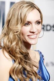 Country singer born in 1973