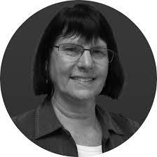 Jennifer Malek's Instagram, Twitter & Facebook