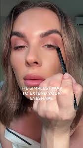 @Victoria Beckham Beauty saint kajil liner in boardaux is so easy to blend!  #vbbeauty #victoriabeckhambeauty