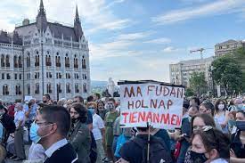 Demonstrációt tartanak szombat délután 16 és 18 óra között a fővárosban a fudan egyetem budapestre tervezett ez a járványügyi korlátozások feloldása utáni első nagyszabású tüntetés. Y8qu2znzczlcum