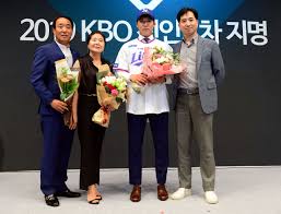 원태인 ㅋㅋ 사실 저기서 필요한것도 없긴함ㅋㅋ 오~래전에 이런데 잇구나 하고 즐찾해놓고 까먹엇다고 오늘 우연히 다시들감 ㅋㅋ. ì‚¼ì„± ë¼ì´ì˜¨ì¦ˆ ê²½ë¶ê³  ì—ì´ìŠ¤ ì›íƒœì¸ ì‹ ì¸ 1ì°¨ ì§€ëª…