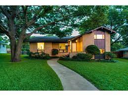 I'm seeking advice on the awful exterior. Friday Four Hundred Renovated Split Level In Lochwood Has Mounds Of Midcentury Charm Candysdirt Com