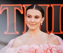 Official page for millie bobby brown. Milli Bobbi Braun V Ukrasheniyah Messika Na Premere V Kalifornii Mercury