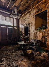 An Abandoned Funeral Parlor In Florida 758x1024 Oc R Abandonedporn Abandoned Places Abandoned Mansions Abandoned