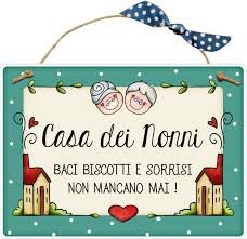Targhetta Rettangolare In Legno Casa Dei Nonni Baci Biscotti E Sorrisi Non Mancano Mai Idea Regalo Artig Bigliettini Compleanno Fai Da Te Idee Regalo Nonni