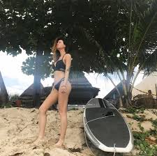 Поклонники раскритиковали фото дорофеевой, обвинив ее в излишней худобе. Nadya Dorofeeva Pokazala Figuru V Kupalnike Stars Glavred