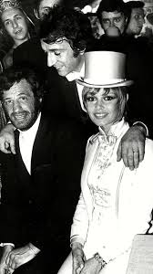 They dated for 28 days after getting together in 1952 and married on 4th dec 1952. Elodie Constantin Sa Premiere Femme