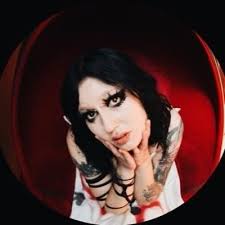 Who produced “Locket” by Gurldoll?