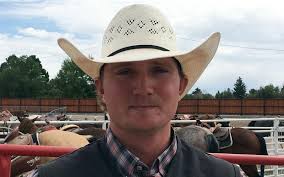 UW men open season with Sean Dubie win