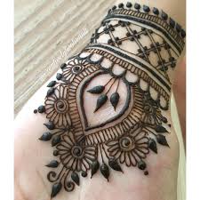 245 Likes 1 Comments Creatively Two Henna Creativelytwohenna On Instagram Details Henna Mehndidesign Wedmeg Henne Beautiful Amazing