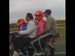4 Personas En Una Moto En La Autopista Richieri Youtube